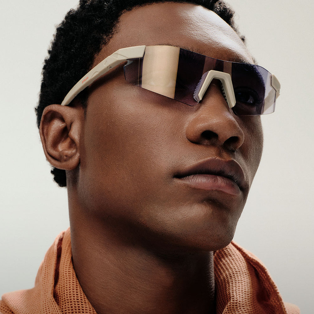 Conheça a linha de óculos esportivos da Zerezes. Livre de excessos e com design minimalista.